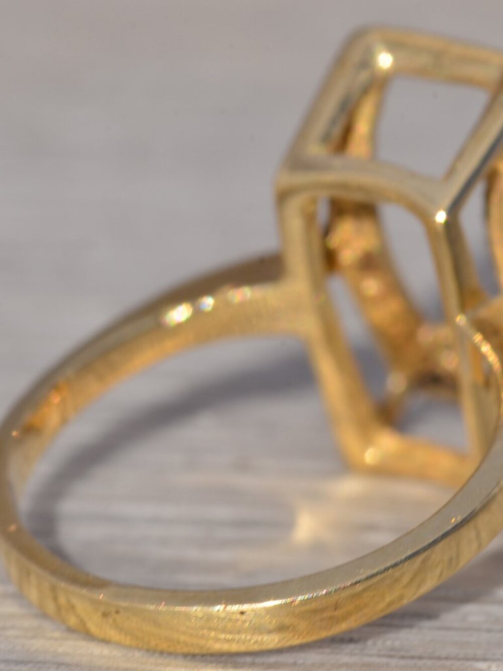 Vintage Diamond Ring in 14k Yellow Gold - Picture 4 of 10